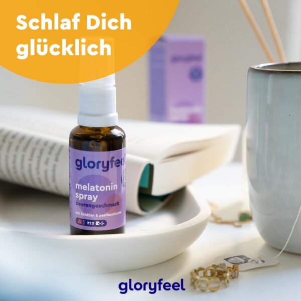 Melatonin Spray Beere - Premium: 5-fach höher dosiert* für 220 Tage + Passionsblume, Baldrian, Melisse, Lavendel, Vitamin B6 & B1 - Sleep Spray ohne Alkohol, Zuckerfrei und Vegan – Bild 2