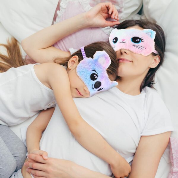 YUXIANLB 2 Stück Plüsch-Schlafmaske für Kinder, bunte weiche Schlaf-Augenmaske, süße Tier-Augenbinde zum Schlafen, Satin-Augenschutz für Frauen, Kinder, Reise-Nickerchen-Geschenk (Katze & Koala) – Bild 4