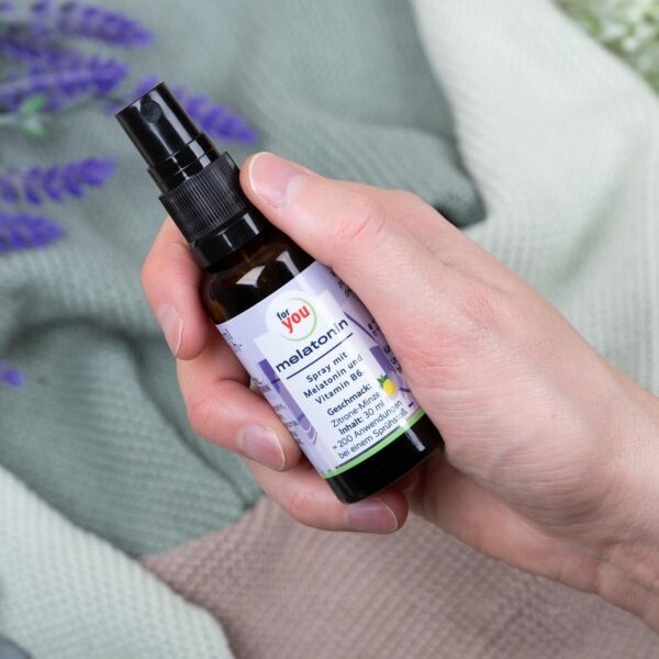 for you Melatonin Spray - Einschlafspray Alternative - Hochdosiert mit reinem Melatonin (0,5mg pro Stoß) - 200 Tage Vorrat - Melatonin Spray hochdosiert mit Lavendel ohne Alkohol - vegan, 30 ml – Bild 5